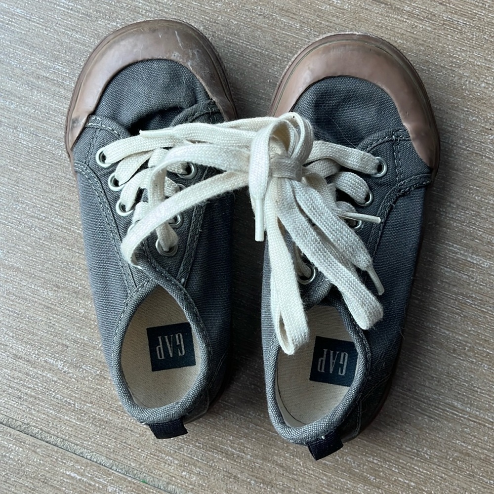 Gap size 9 (toddler)